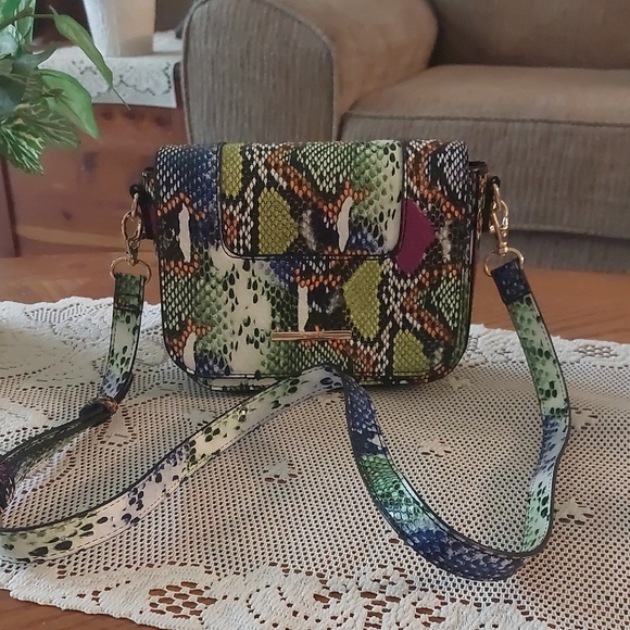 ALDO Multicolor Snakeskin Pattern Small Crossbody Purse 7"x6"x2" - Picture 1 of 17